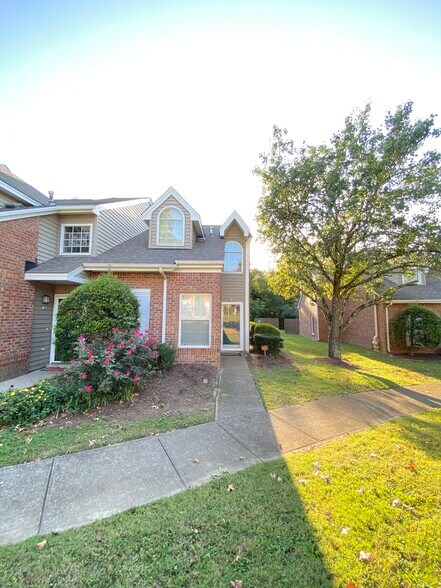 Primary Photo - 339 Yorkshire Cir