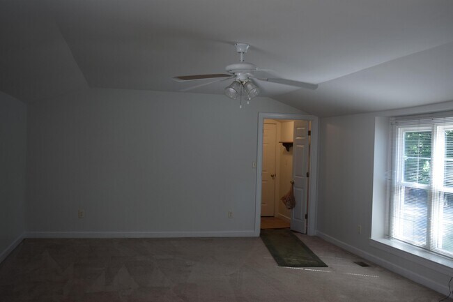 Building Photo - 310 La Salle Ave