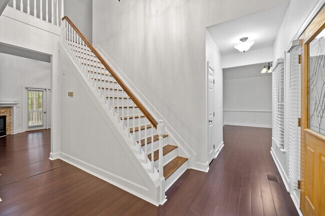 Building Photo - *Charming Farmhouse Style Retreat in Youngsville*