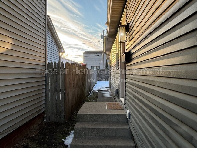 Building Photo - 1340 Barth Ave