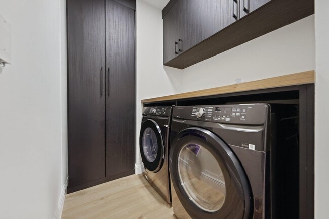 Building Photo - 200 NE 2nd Ave