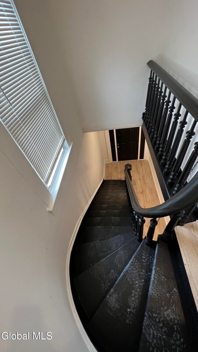 Building Photo - 143 5th Ave