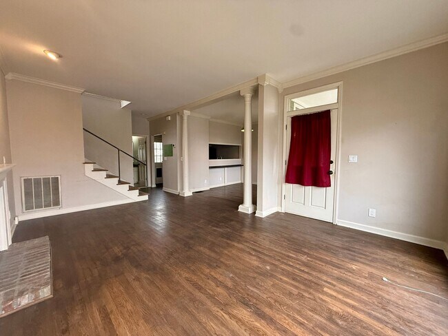 Building Photo - Quaint East Nashville Townhome