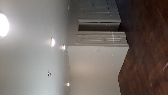 Building Photo - 408 27th St