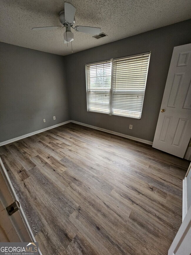 Building Photo - 1406 Flanagan Mill Dr
