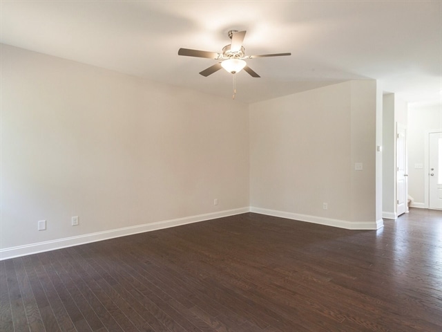 Building Photo - 102 White Ash Ln
