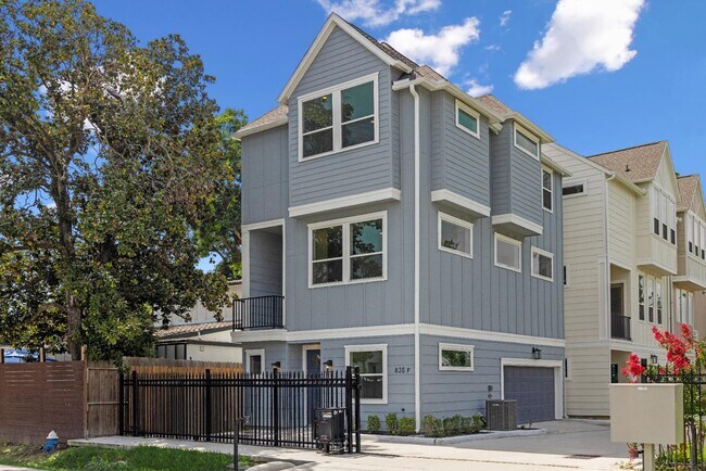 Building Photo - 835 Elkhart St