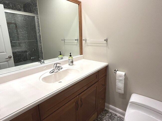 Building Photo - 734 Plum Tree Ct