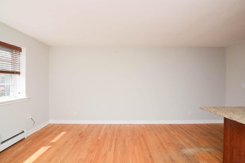 Building Photo - 628 W Wrightwood Ave