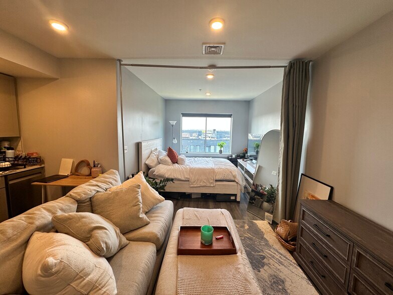 Building Photo - 55 W 5th St