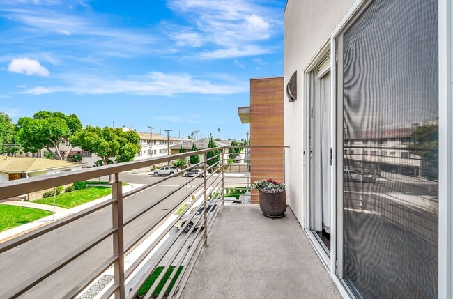 Building Photo - Modern 4-Bedroom Home in Prime West LA | Walkable, Spacious & Move-In Ready
