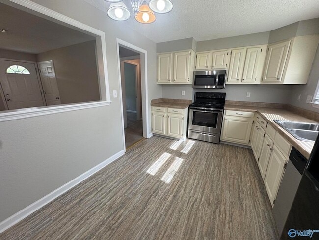 Building Photo - 17439 Morgan Dr