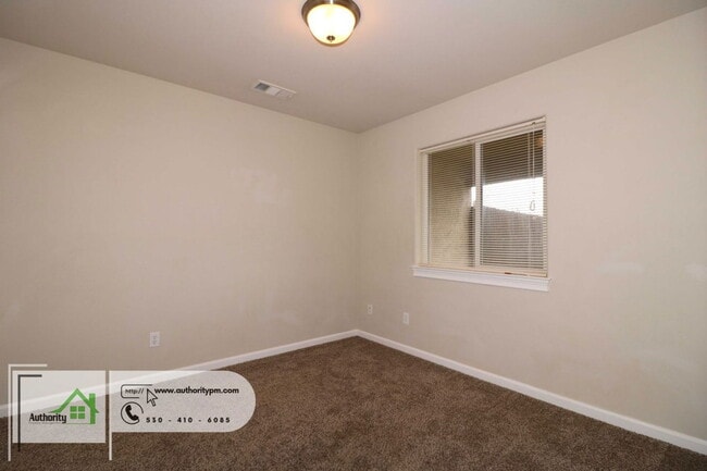 Building Photo - 22371 Rio Alto Dr