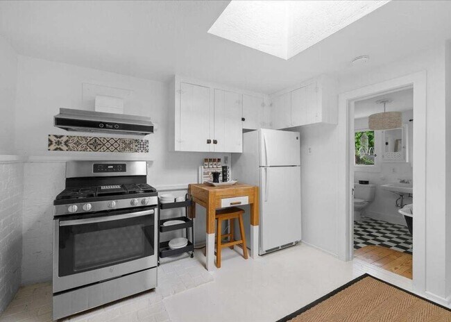 Building Photo - 171 Helman St