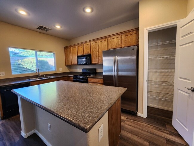 Building Photo - Lovely 3-Bedroom Home in a cul-de-sac