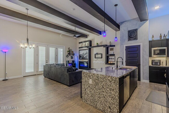 Building Photo - 273 Hunstanton St