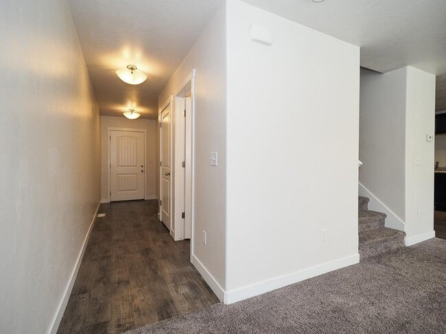 Building Photo - Draper Hillside Townhome