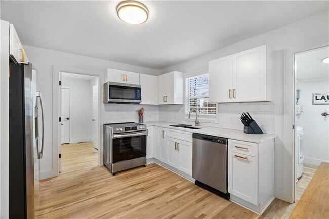 Building Photo - 2790 Sardis St