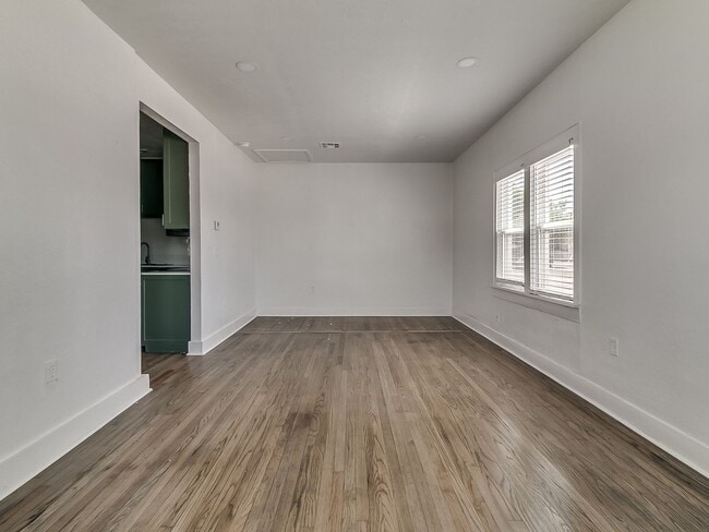 Building Photo - Beautifully Remodeled 2 bed / 1 bath