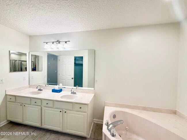 Building Photo - 1720 Cross Pines Dr