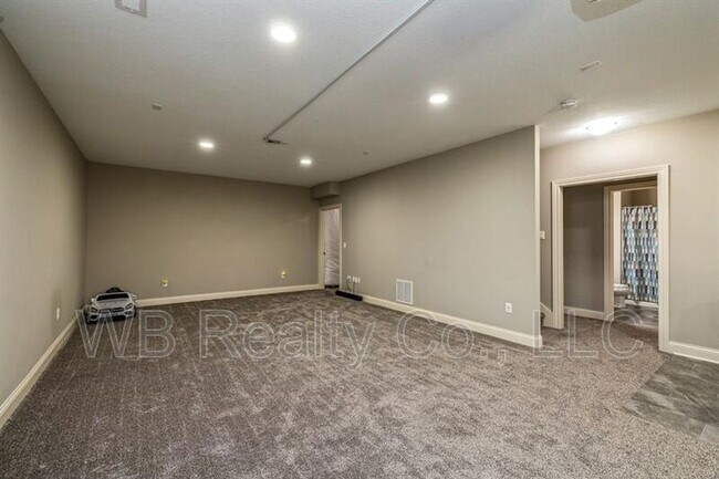 Building Photo - 9366 Primo Ln