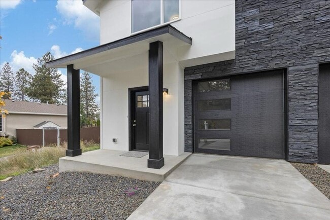 Building Photo - Modern Comfort Meets Urban Convenience – Brand New 3-Bedroom Townhome in Lower South Hill