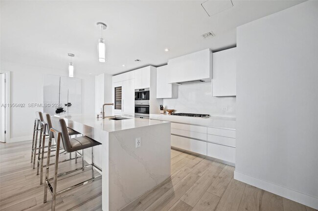 Building Photo - 2200 N Ocean Blvd