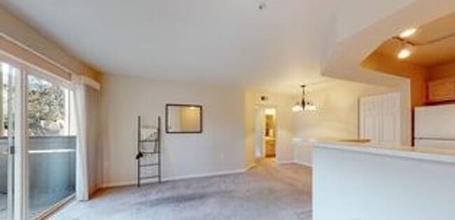 Building Photo - Cozy Two Bed/Two Bath Condo in Convenient ...