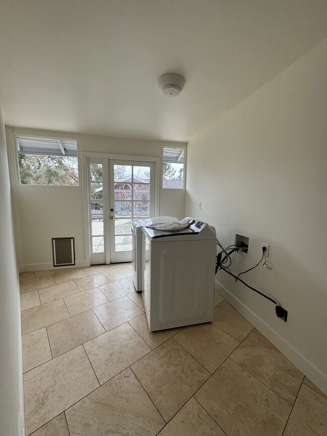 Building Photo - Beautiful 3 bedroom gated home in Aptos Hi...