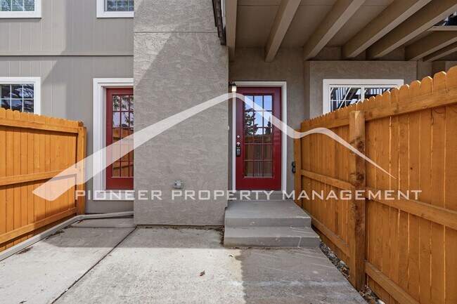 Building Photo - Spacious Condo with Washer/Dryer and Central AC