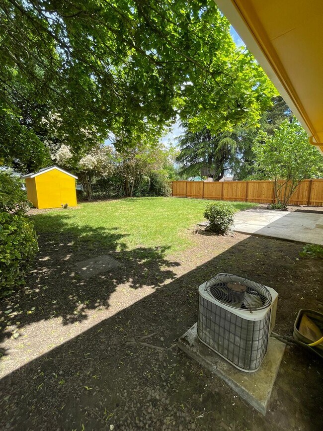 Building Photo - Updated Bungalow in Forest Grove!