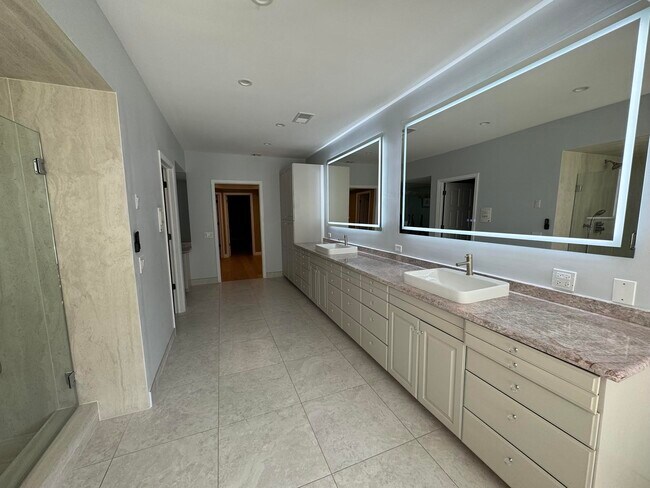 Master Bathroom - 3160 Bel Air Dr
