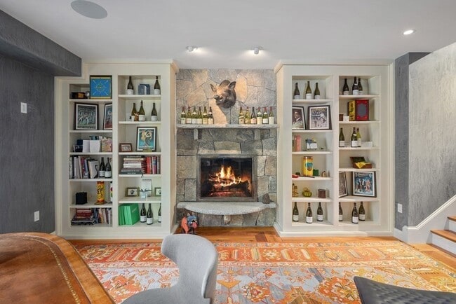 Building Photo - 100 Summer St