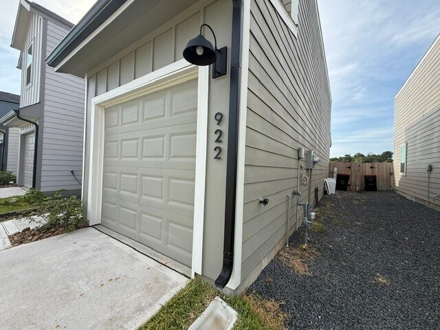 Building Photo - 922 Moon Drop Ln