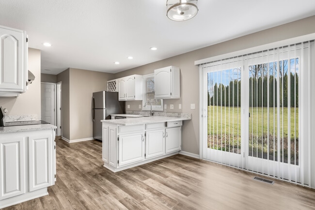 Building Photo - 194 Clyde Ave