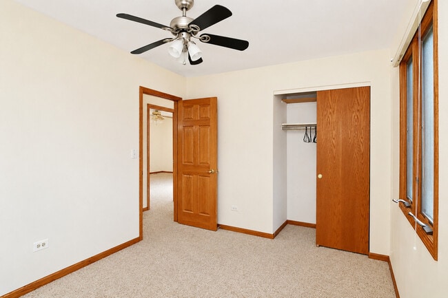 Building Photo - 706 North Point Dr