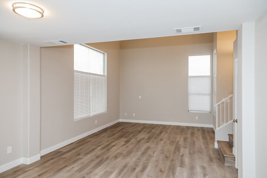 Building Photo - 2446 Cliffwood Dr