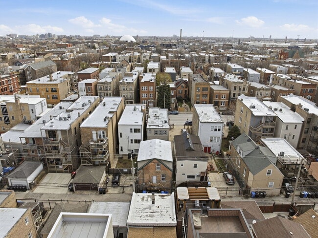 Building Photo - 2618 W Augusta Blvd