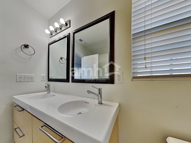 Building Photo - 8834 Kirkville Ln