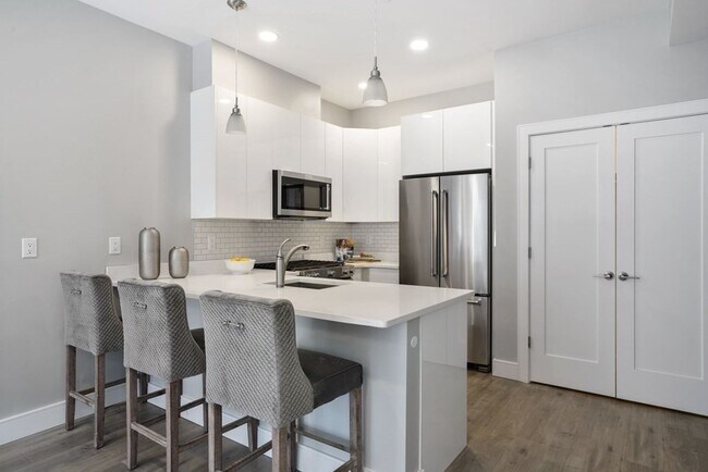 Building Photo - 610 Rutherford Ave