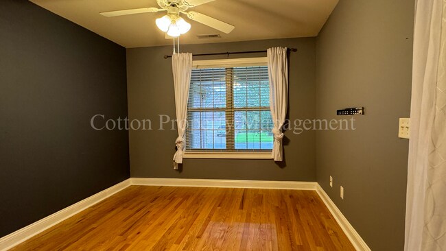 Building Photo - 4BR/3BA Well appointed home in the gated c...
