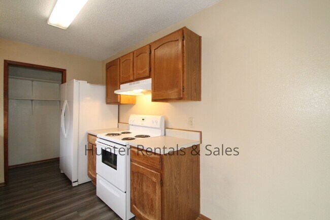 Building Photo - Willowsprings Two Bedroom Cutie!