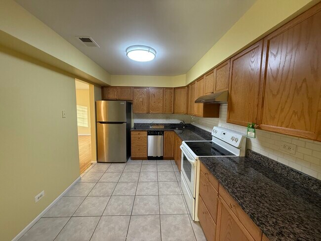 Building Photo - 2600 Brookwood Way Dr