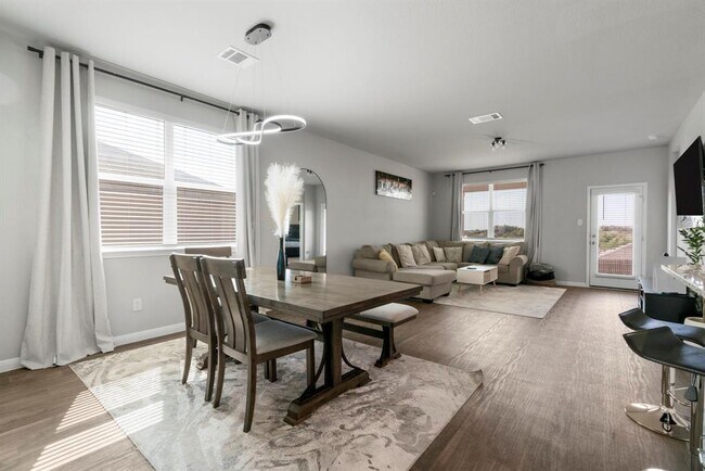 Building Photo - 212 Apache Plum Dr