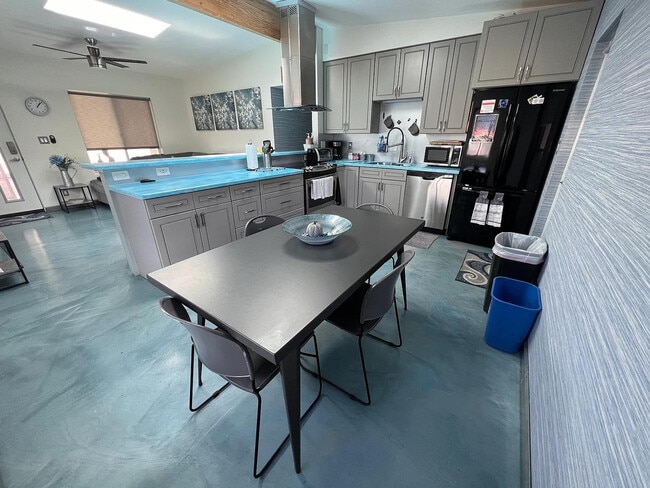 Building Photo - 1031 N 78th Pl