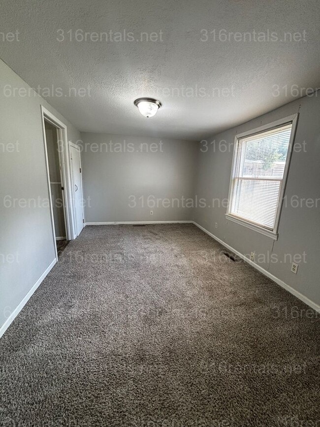 Building Photo - Two bed one bath available now!