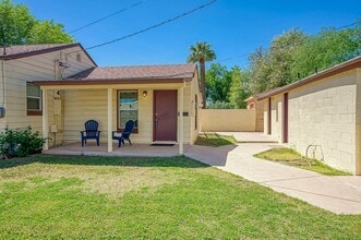 Building Photo - 502 W Roma Ave