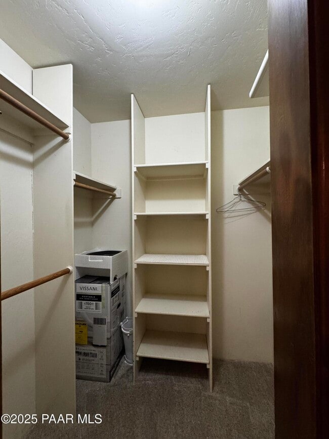 Building Photo - 152 N Equestrian Way