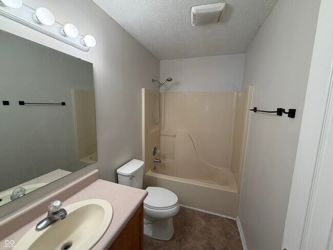 Building Photo - 411 Garden Grace Dr