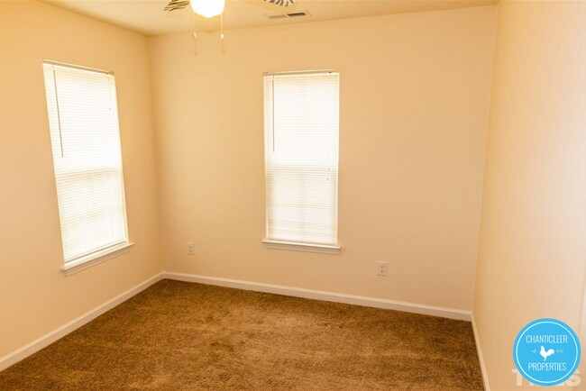 Building Photo - 917 Skinner Dr